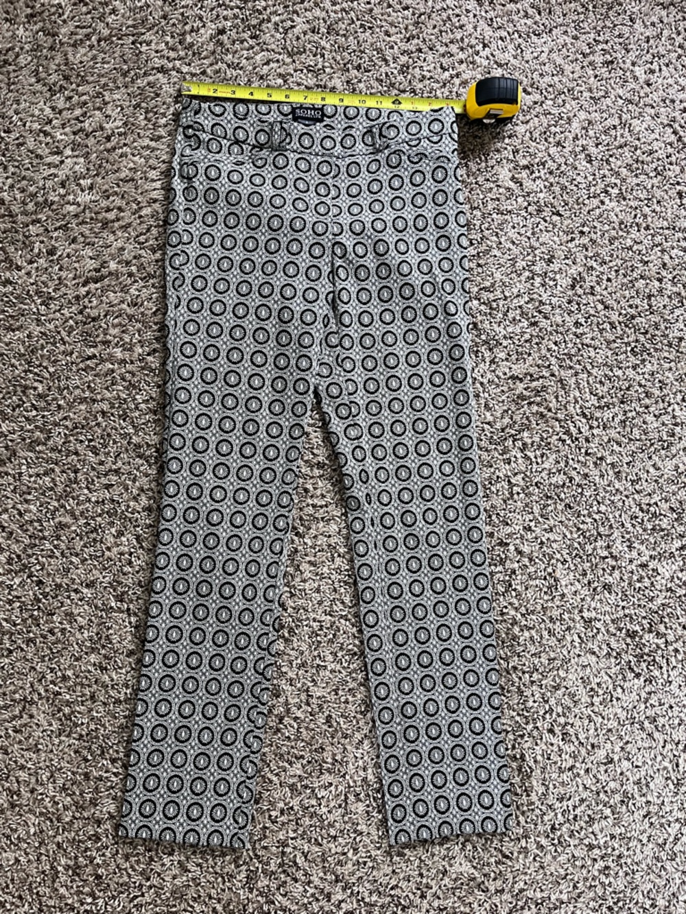 Soho Apparel Ltd Black White Geometric Medallion Print Slim Leg Pants Size 6 - Picture 7 of 7